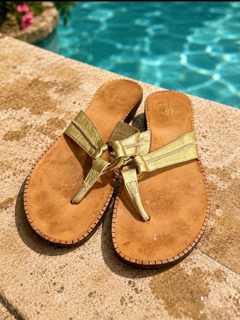 Lilly Pulitzer Gold Metallic Leather Thong Sandals size 6.5